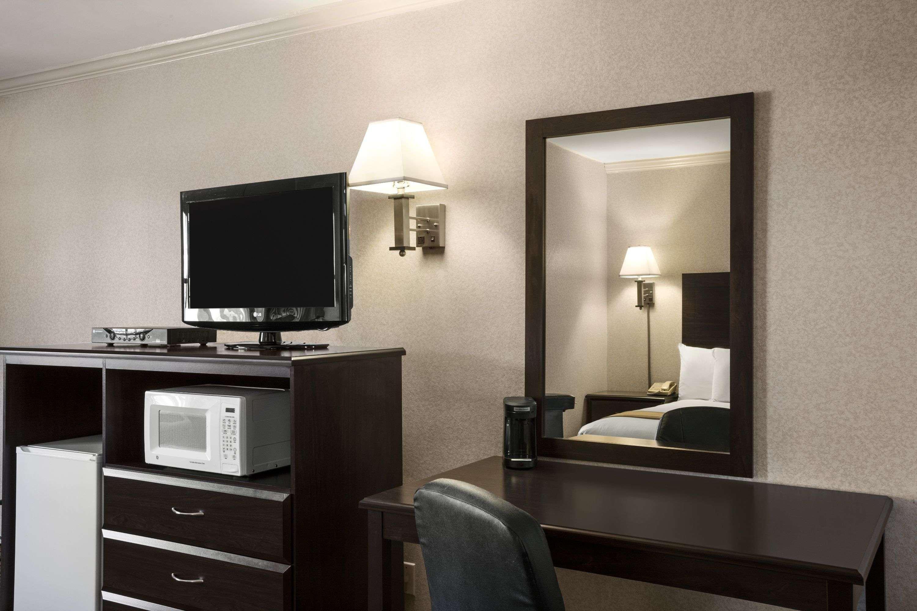 Days Inn By Wyndham Grants Eksteriør bilde