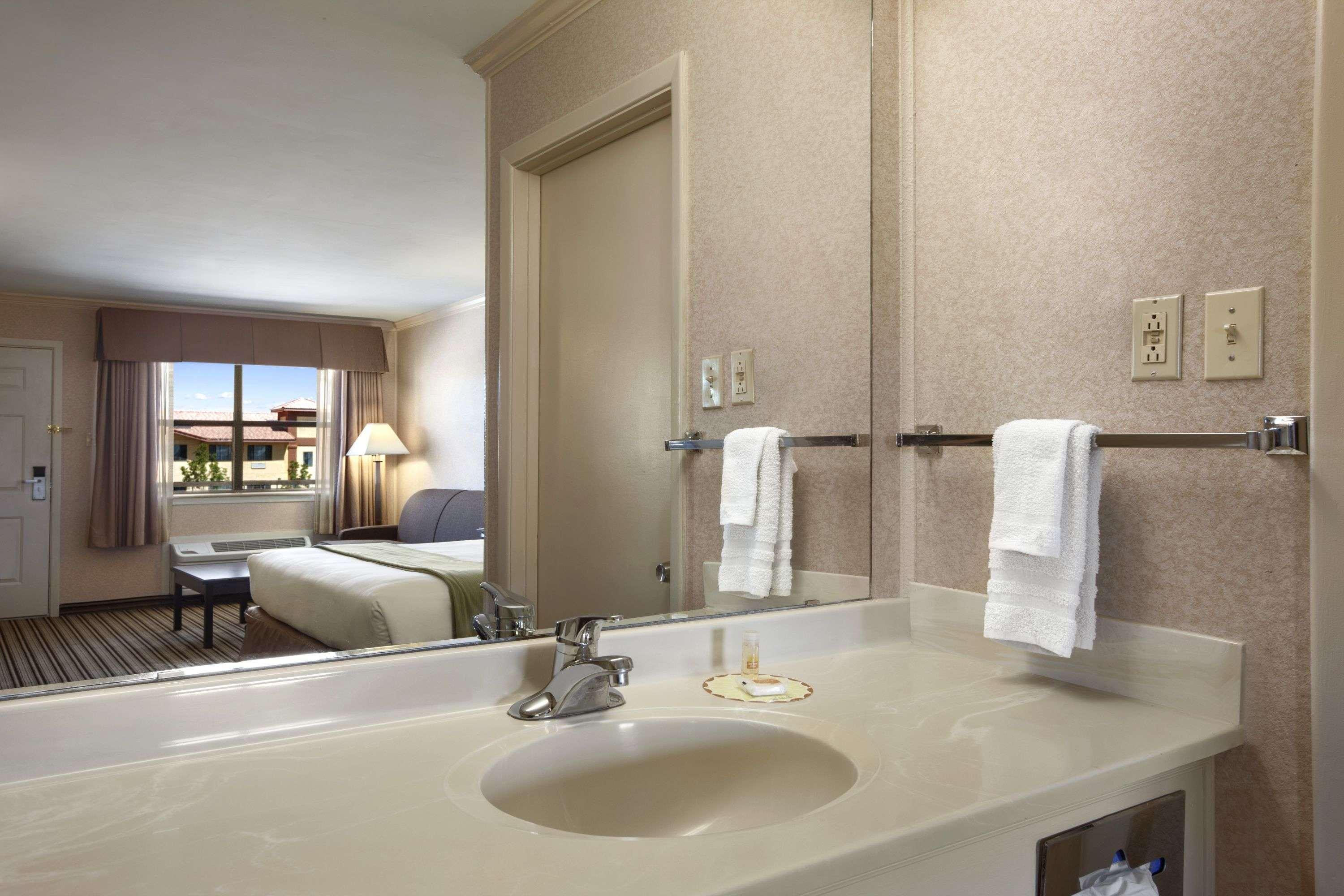 Days Inn By Wyndham Grants Eksteriør bilde