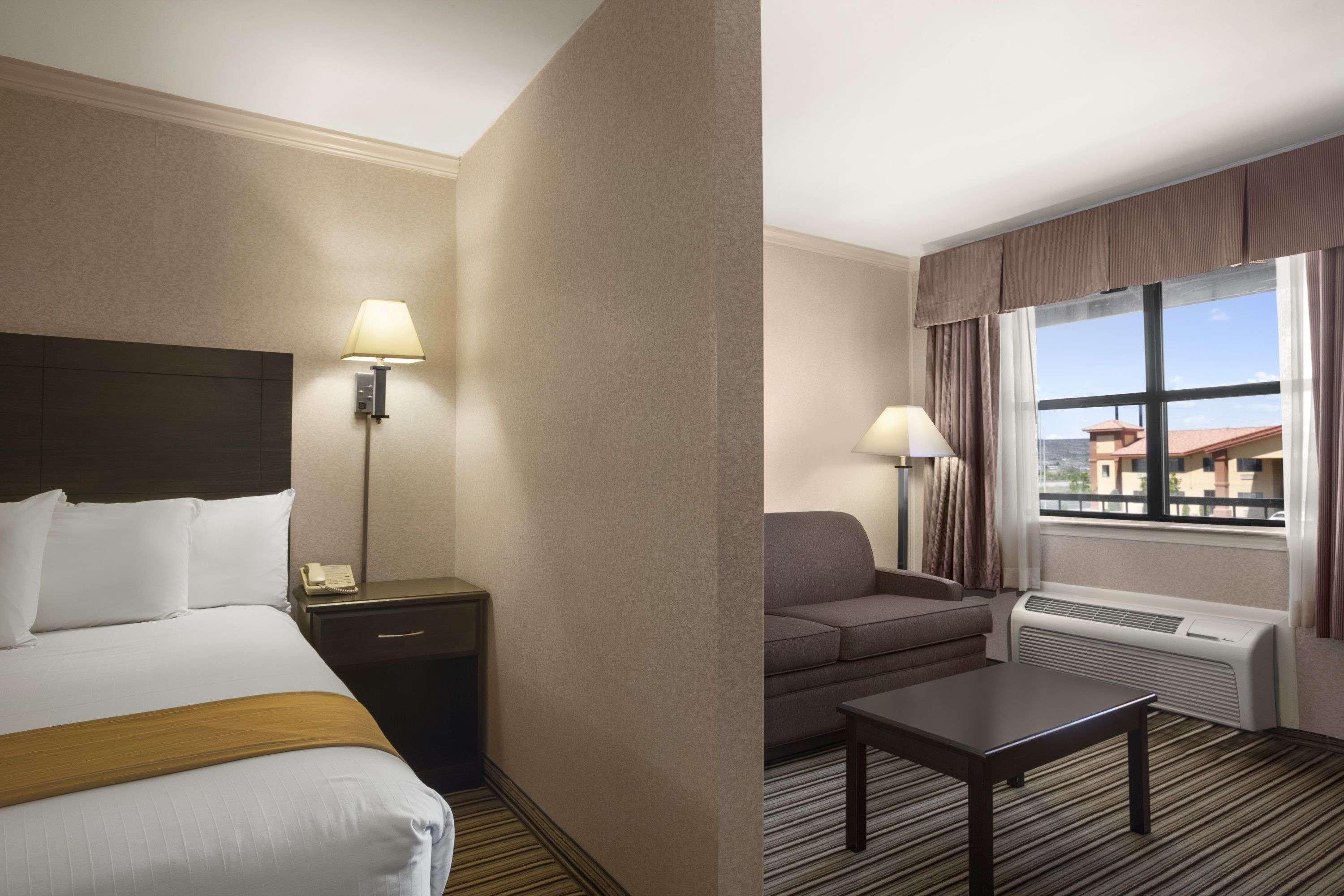 Days Inn By Wyndham Grants Eksteriør bilde
