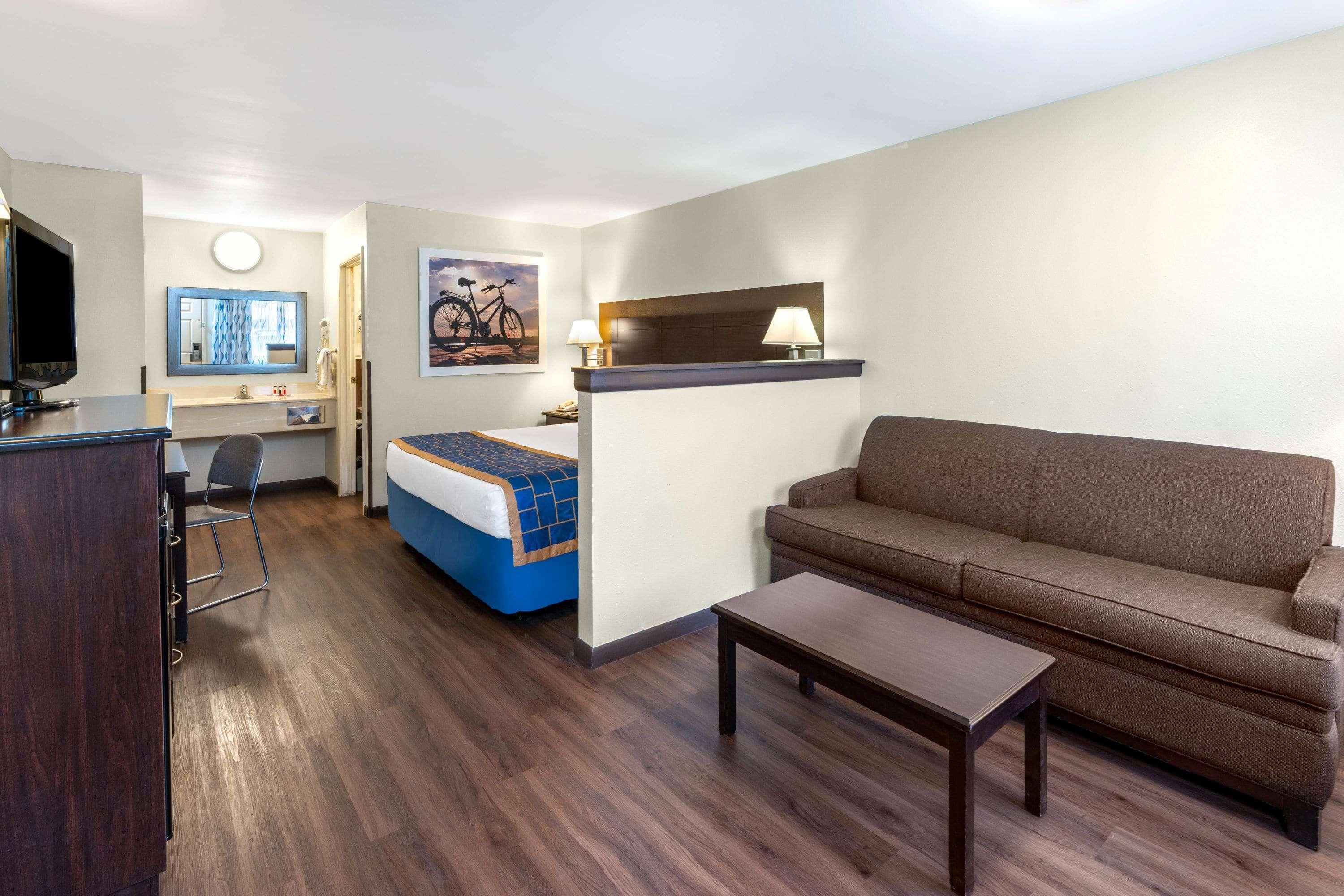 Days Inn By Wyndham Grants Eksteriør bilde