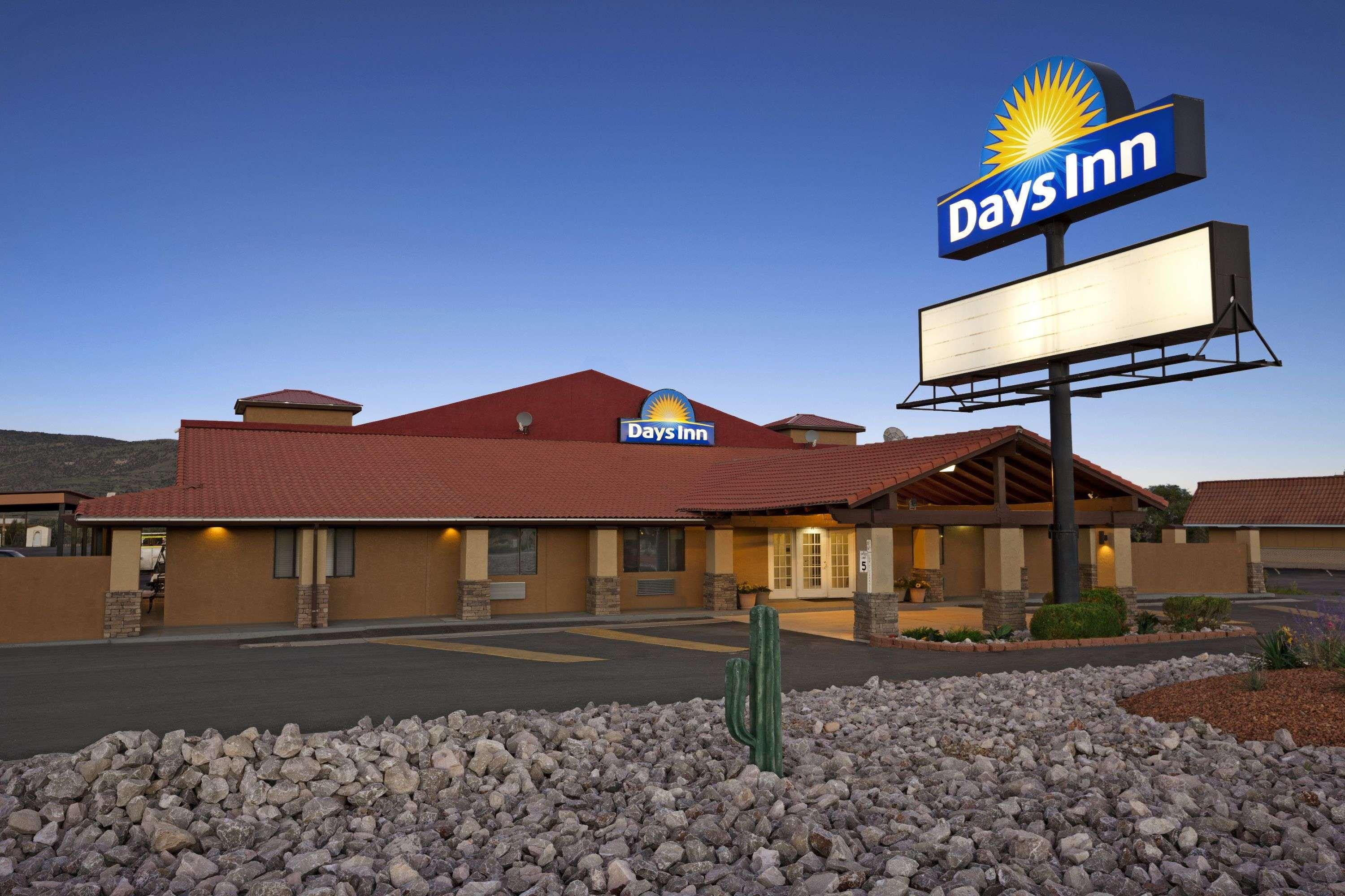 Days Inn By Wyndham Grants Eksteriør bilde