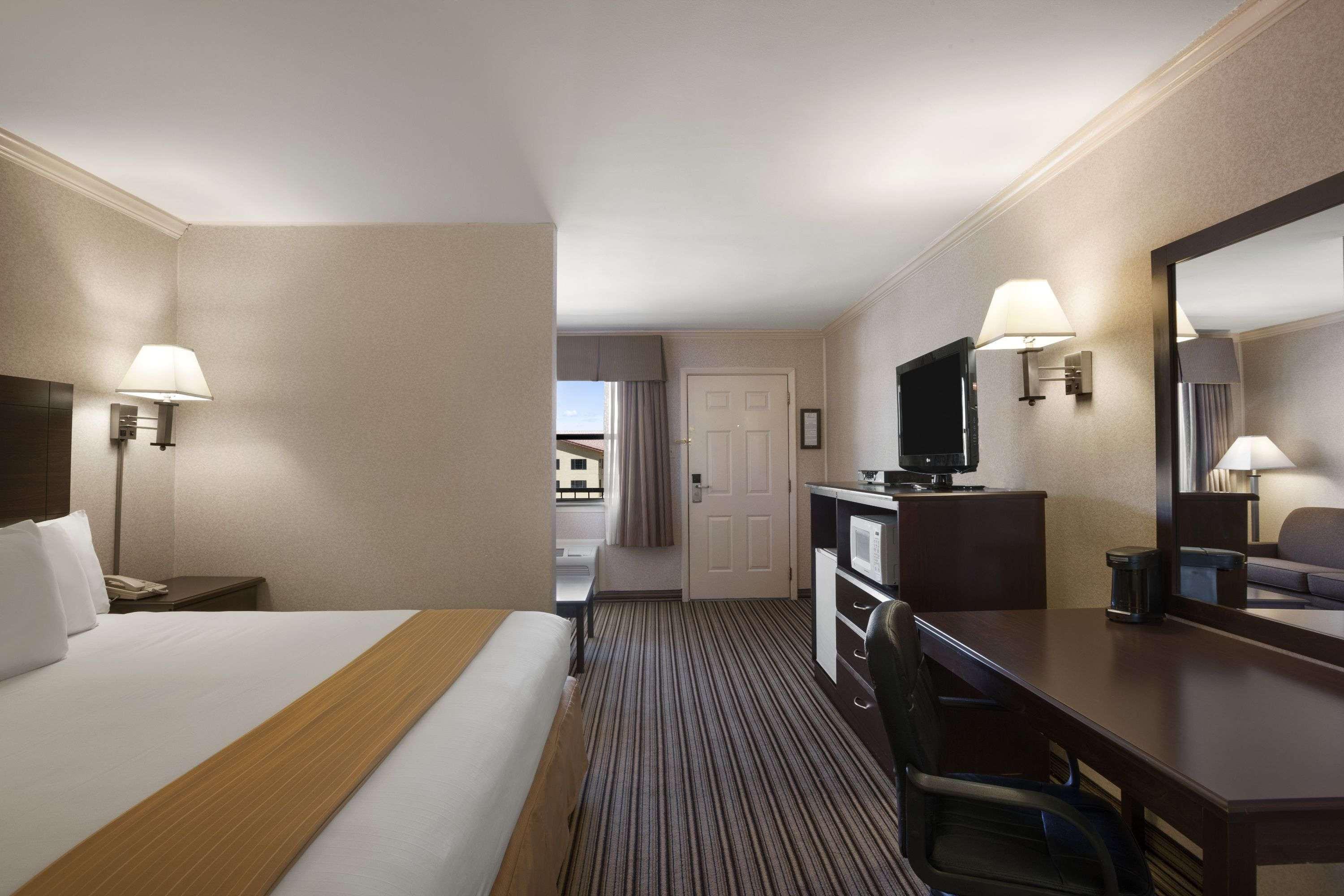 Days Inn By Wyndham Grants Eksteriør bilde